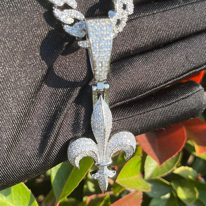 Bling "Fleur De Lys" Pendant